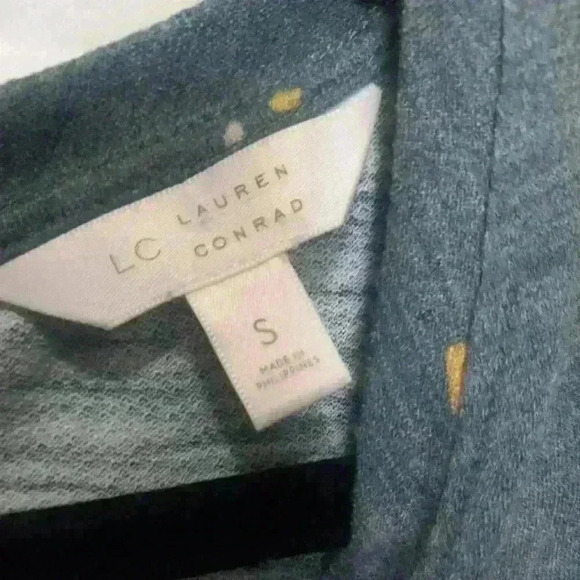 Lauren Conrad gray flower top with tie in the back neck - Picture 3 of 6